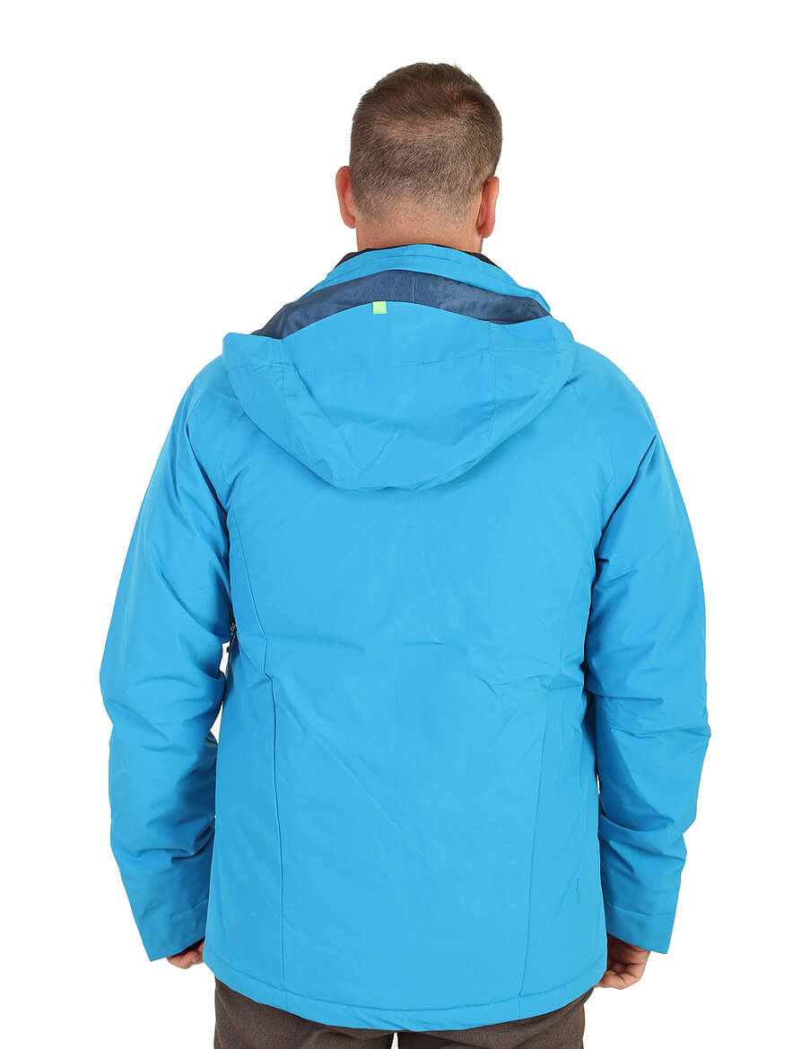 Snowboarding_blue_jacket_03.jpg